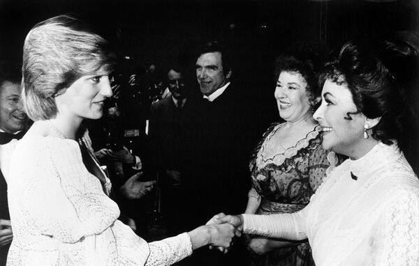 Принцесса Уэльская, леди Диана и актриса Элизабет Тейлор, 8 марта 1982