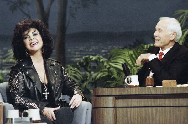Актриса Элизабет Тейлор и телеведущий Tonight Show Джонн Карсо, 1992