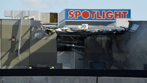 В Австралии легкомоторный самолет упал на торговый центр