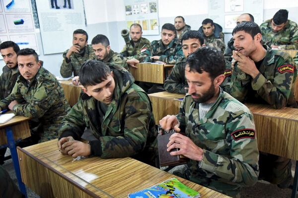 Сирийские военнослужащие на занятии в Международном противоминном центре Вооруженных Сил РФ в Алеппо