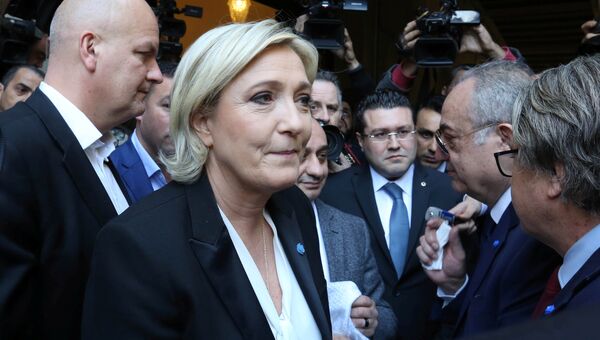 Глава французской партии Национальный фронт Марин Ле Пен отказалась покрыть голову платком для встречи с верховным муфтием Ливана. 21 февраля 2017