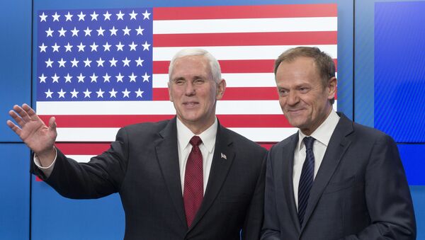 Вице-президент США Майк Пенс и глава Европейского совета Дональд Туск во врмя встречи в Брюсселе. 20 февраля 2017