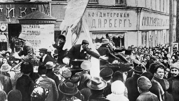 Митинг на площади в Харькове в дни февральской революции. 1917 год