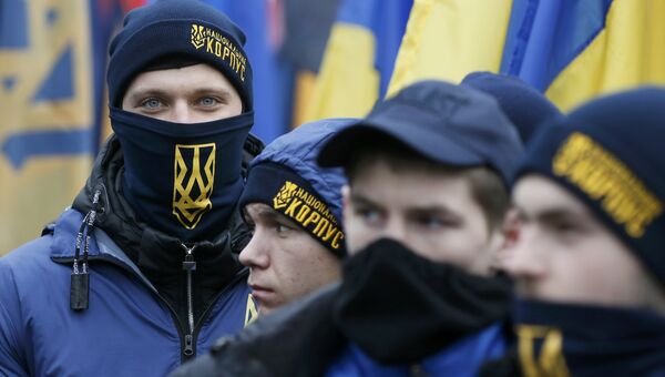 Активисты националистических организаций во время марша, приуроченного к третьей годовщине гибели людей в центре Киева в 2014 году. 22 февраля 2017