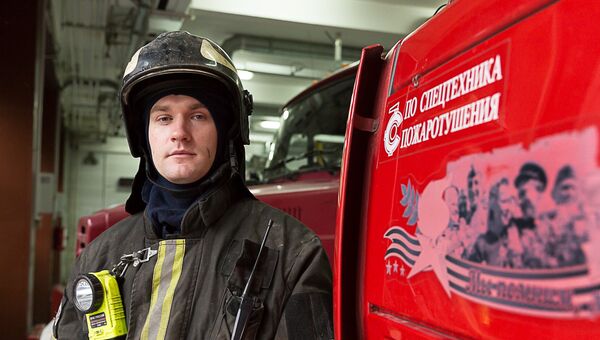 Командир отделения 1-й пожарно-спасательной части 21-го пожарно-спасательного отряда ФПС по городу Москве Андрей Курашов