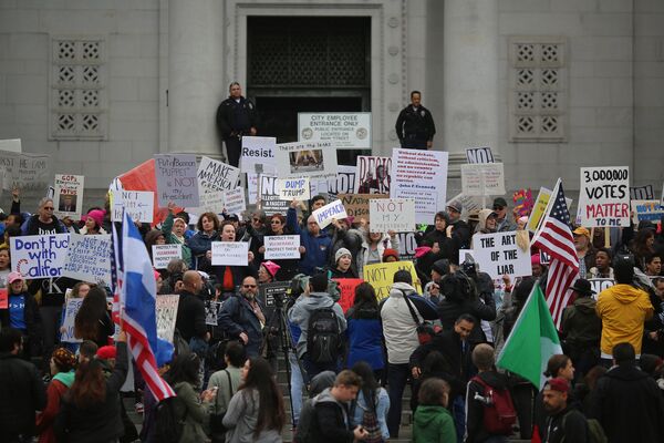 Протесты против Дональда Трампа в Калифорнии Протесты против Дональда Трампа в Калифорнии