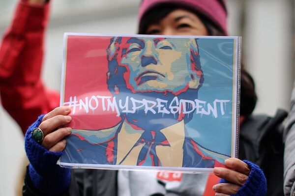 Протесты против Дональда Трампа в Калифорнии Протесты против Дональда Трампа в Калифорнии