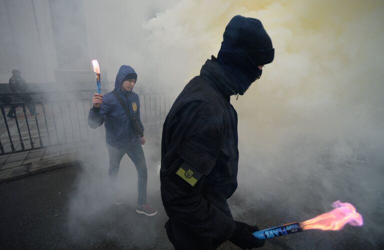 Представители националистических организаций во время митинга в центре Киева. 22 февраля 2017