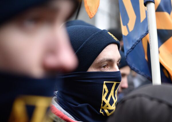 Представители националистических организаций во время митинга в центре Киева