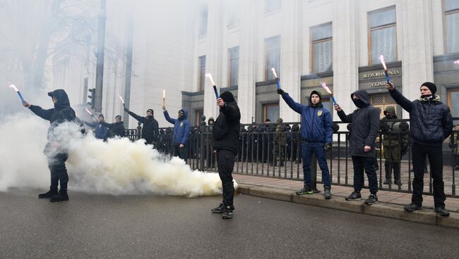 Представители националистических организаций во время митинга в центре Киева. 22 февраля 2017