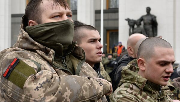 Представители националистических организаций во время митинга в центре Киева