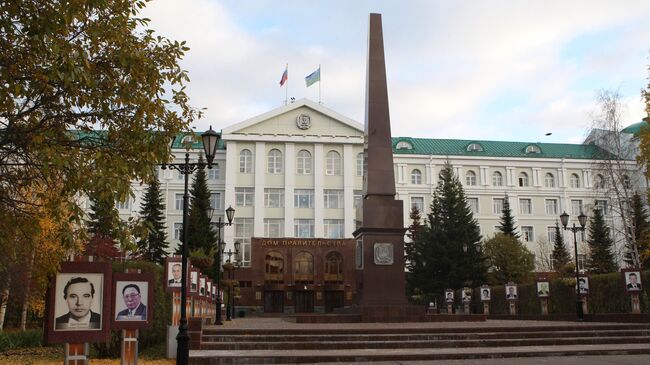 Здание Дома правительства в Ханты-Мансийске