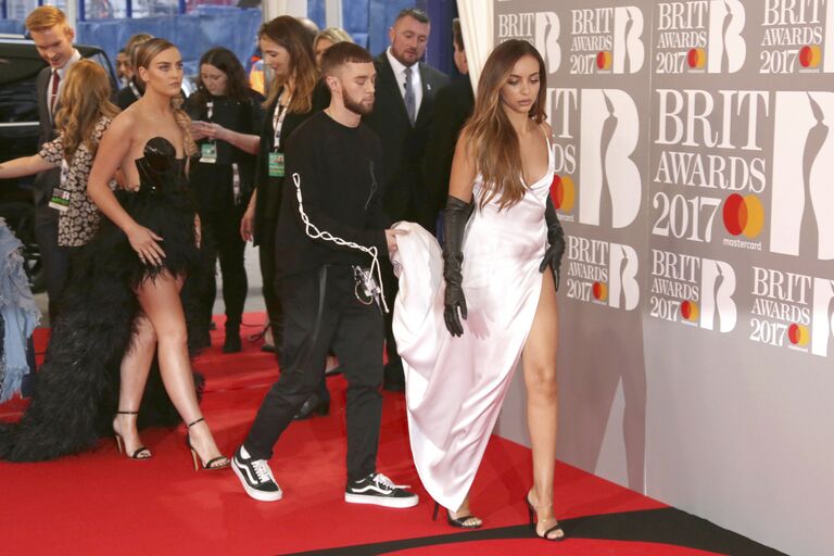 Взявшие награду за лучший сингл Little Mix в свое время стали первой группой, победившей в популярном шоу талантов The X Factor.