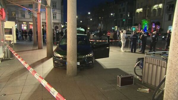 Криминалисты фотографировали место наезда машины на пешеходов в Гейдельберге