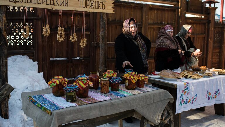 Празднование Масленицы в историко-культурном музее-заповеднике в поселке Большеречье в Омской области