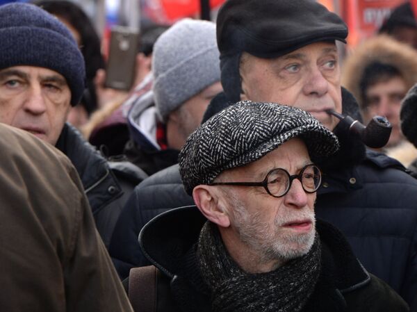 Писатель Лев Рубинштейн на марше памяти Бориса Немцова, приуроченного ко второй годовщине убийства политика