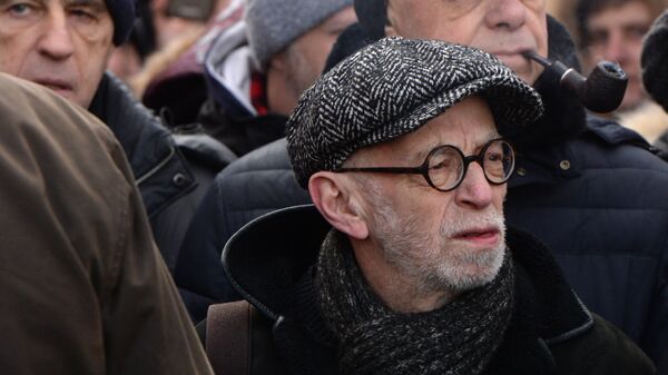 Писатель Лев Рубинштейн на марше памяти Бориса Немцова, приуроченного ко второй годовщине убийства политика