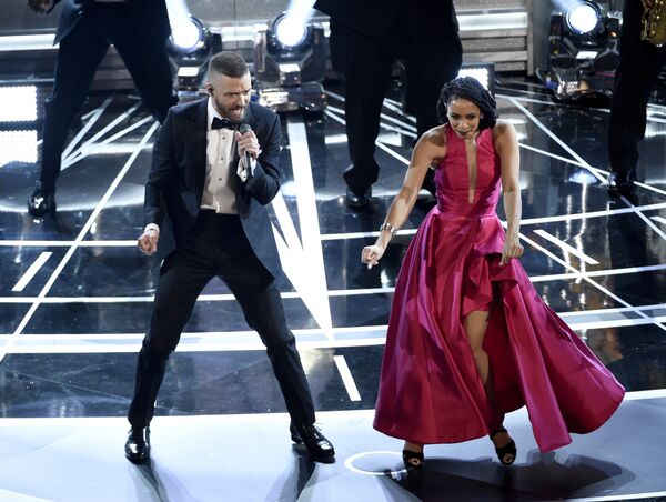 Певец Джастин Тимберлейк выступает на 89-й церемонии вручения Оскара