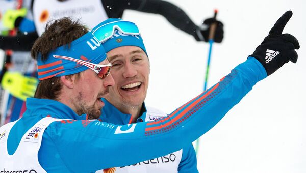Сергей Устюгов и Никита Крюков, завоевавшие золотую медаль в мужском командном спринте во время чемпионата мира в финском Лахти. 26 февраля 2017