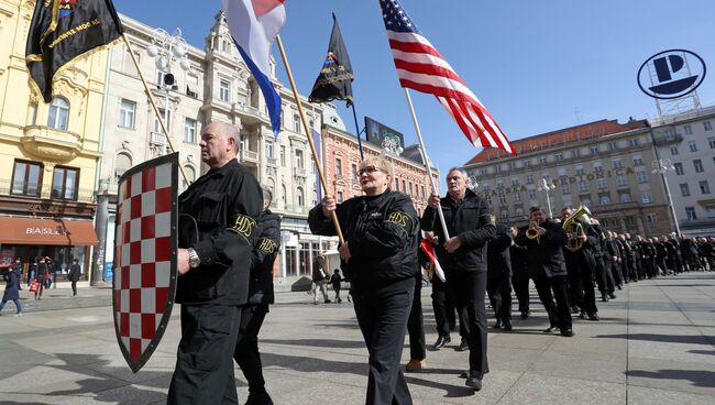 Члены Хорватской партии права на марше в поддержку президента США Дональда Трампа в Загребе