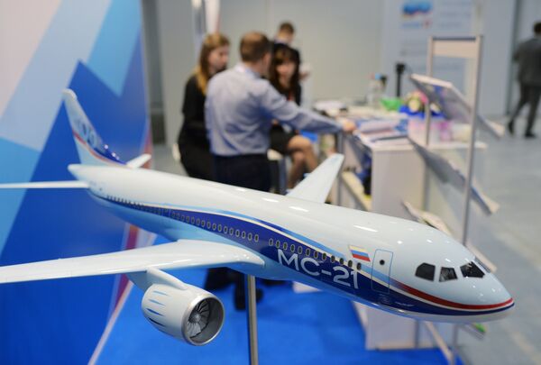 Макет пассажирского самолёта МС-21 на выставке Российского инвестиционного форума в Сочи Макет пассажирского самолёта МС-21 на выставке Российского инвестиционного форума в Сочи