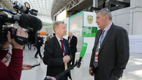 Заместитель председателя правительства РФ Дмитрий Рогозин во время интервью телеканалу НТВ на Российском инвестиционном форуме в Сочи