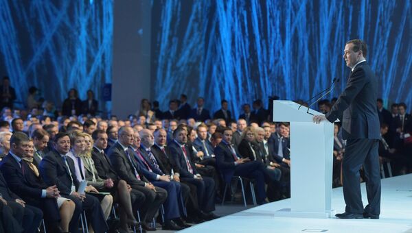 Председатель правительства РФ Дмитрий Медведев выступает на пленарном заседании Инвестиции в регионы России: приоритеты региональной политики на Российском инвестиционном форуме в Сочи