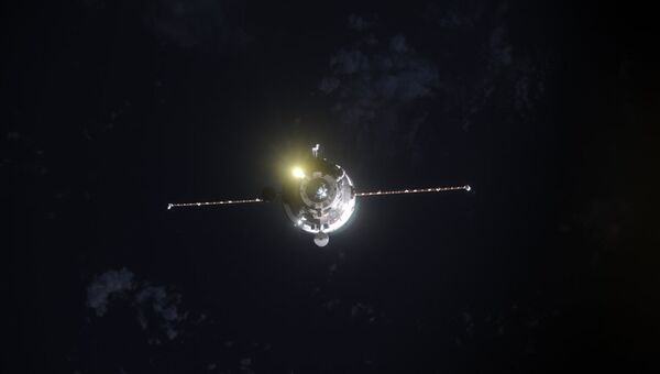 Фотография причаливающего космического грузовика Прогресс МС-05 от космонавта Андрея Борисенко