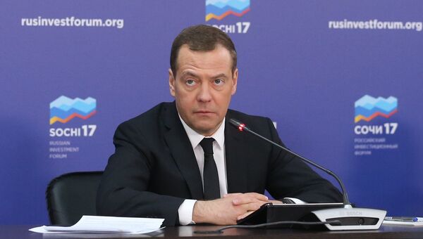 Председатель правительства РФ Дмитрий Медведев во время встречи с представителями российских деловых кругов в рамках Российского инвестиционного форума. 27 февраля 2017