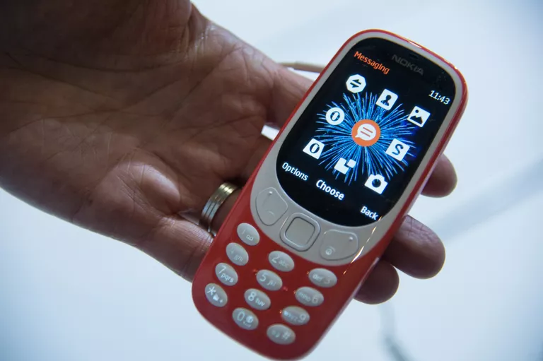 Новая модель Nokia 3310 на выставке Mobile World Congress в Барселоне, 27 февраля 2017 Новая модель Nokia 3310 на выставке Mobile World Congress в Барселоне, 27 февраля 2017