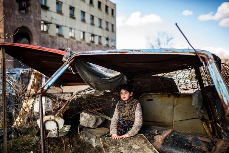 Работа из серии Inhabitants of the Empty армянского фотографа Yulia Grigoryants в категории Повседневная жизнь жанра документальная фотография профессионального конкурса 2017 Sony World Photography Awards