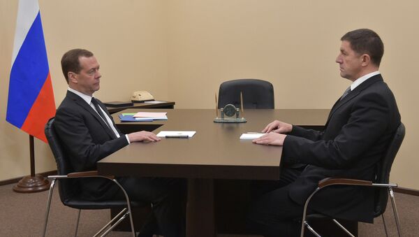 Председатель правительства РФ Дмитрий Медведев и представленный на должность президента ПАО Ростелеком Михаил Осеевский во время встречи. 1 марта 2017