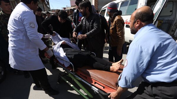 Пострадавшая в результате взрыва в Кабуле. 1 марта 2017