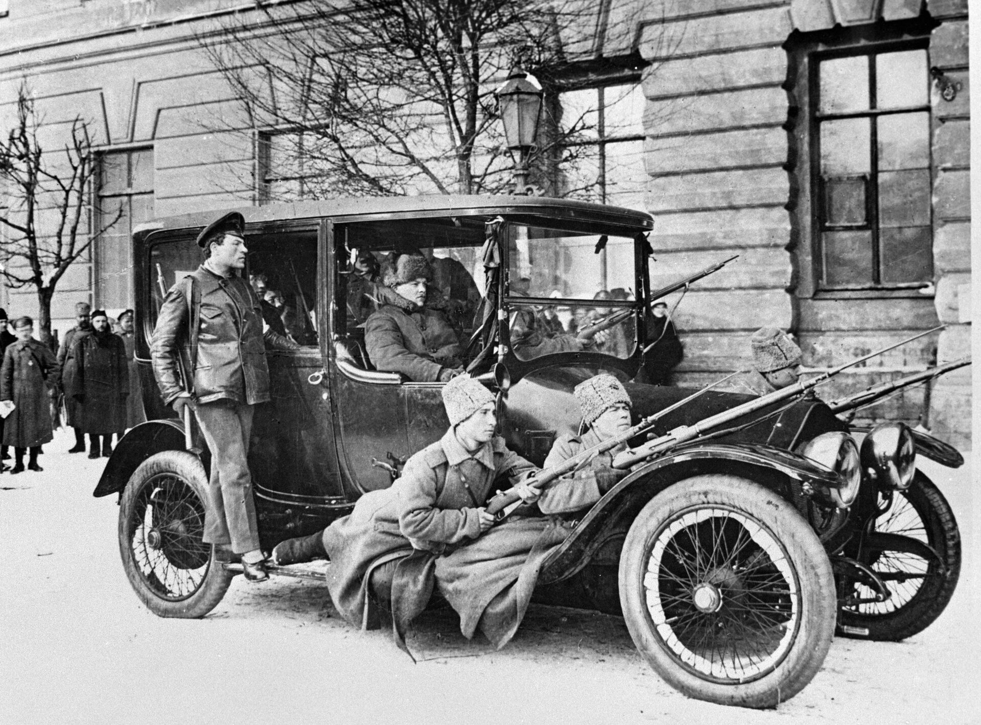 Военный патруль в дни Февральской революции в Петрограде - РИА Новости, 1920, 05.09.2021
