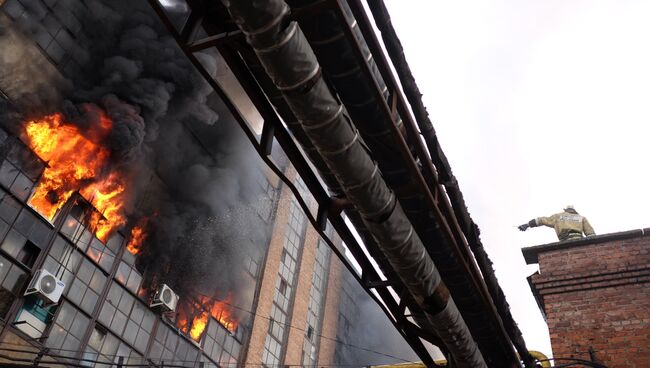 Пожар на заводе в Краснодаре