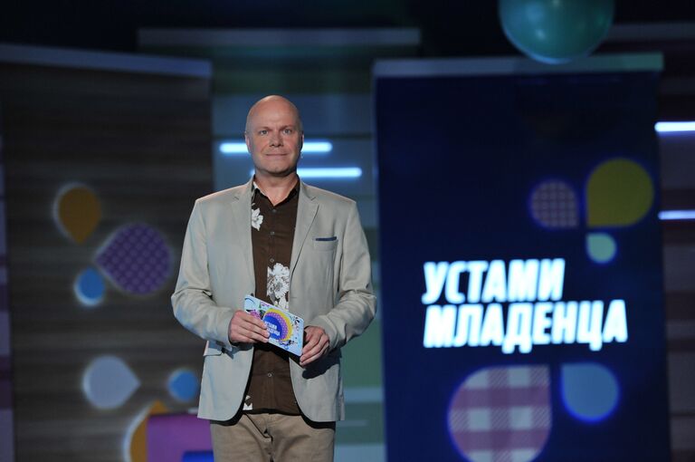 Ведущий обновленного проекта Устами младенца актер, музыкант Алексей Кортнев Ведущий обновленного проекта Устами младенца актер, музыкант Алексей Кортнев