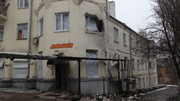Пострадавшие при обстреле дома в Киевском районе Донецка
