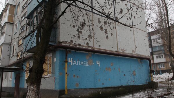 Пострадавшие при обстреле дома в Донецке. Архивное фото