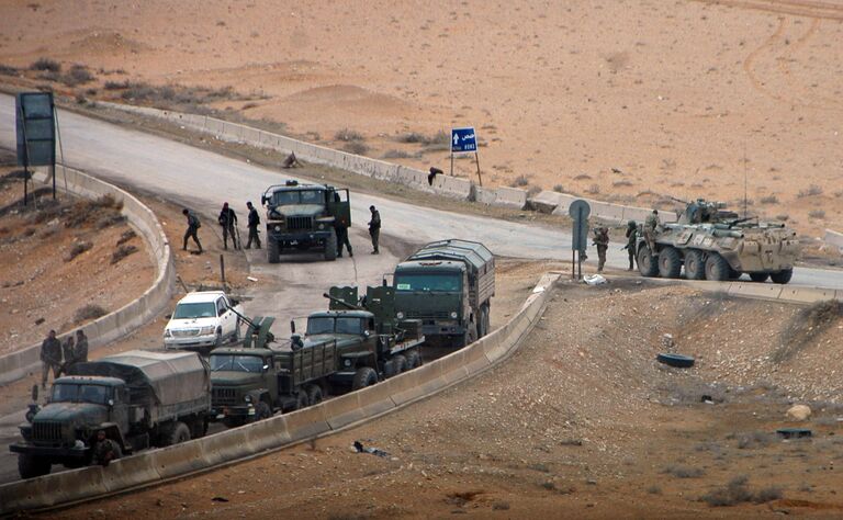 Военная техника сирийской армии в районе Пальмиры Военная техника сирийской армии в районе Пальмиры