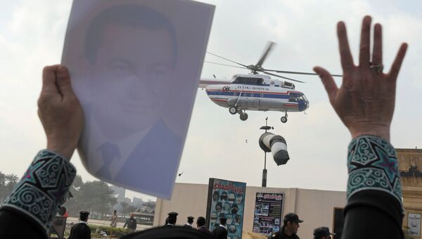 Медицинский вертолет с Хосни Мубараком на борту в Каире, Египет. 2 марта 2017