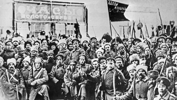 Солдаты Волынского полка, принимавшие участие в февральской революции 1917 года. Петроград, март 1917 года
