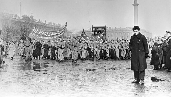 Демонстрация в Петрограде за продолжение участия России в Первой мировой войне. Весна 1917 год