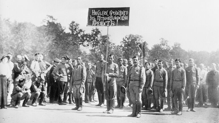 Военный праздник на Матросском поле. Май 1917 года. Петроград