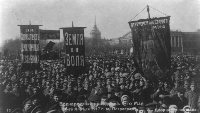 Всенародный праздник 1-го мая на Дворцовой площади. 18 апреля 1917, Петроград