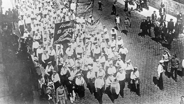 Демонстрация революционных моряков в Петрограде. 1917 год