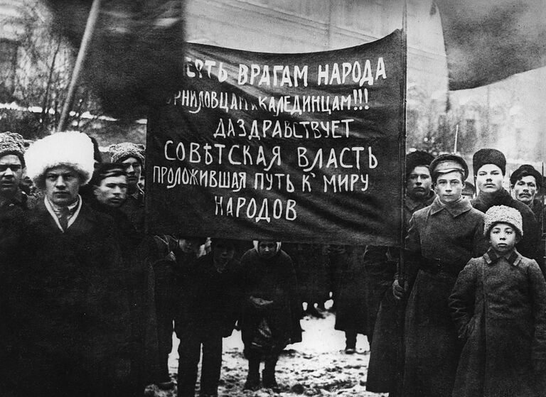 Демонстрация рабочих и солдат Петрограда. 25 октября (7 ноября) 1917 года