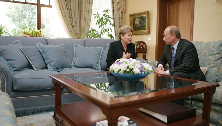 Президент России Владимир Путин посетил в Барвихе вдову Бориса Ельцина Наину Иосифовну по случаю 40 дней со дня смерти первого Президента России