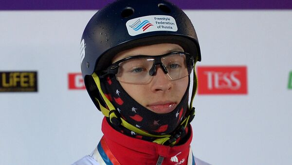 Максим Буров (Россия), завоевавший бронзовую медаль на соревнованиях по лыжной акробатике