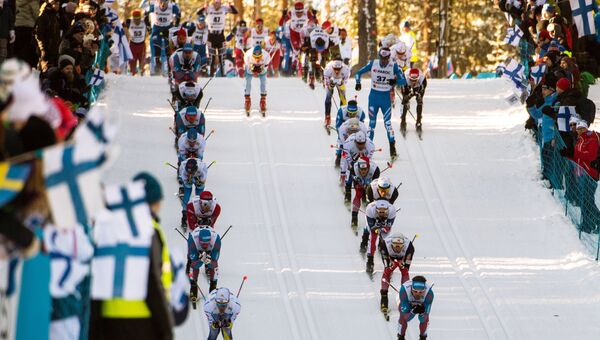 Спортсмены на дистанции мужского скиатлона во время чемпионата мира по лыжным видам спорта Lahti2017 в финском Лахти