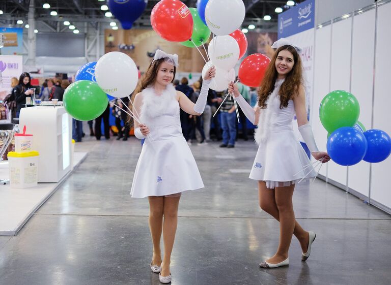 Девушки на международной выставке Кэтсбург 2017 в Москве